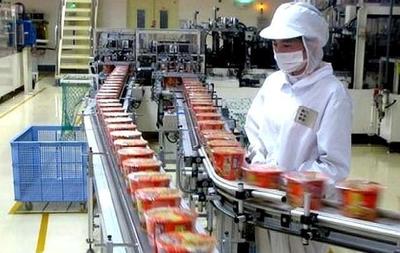 康师傅也加入观看“生产车间”行列，一眼望去“惊呆” 吃不起，食品销售再受质疑